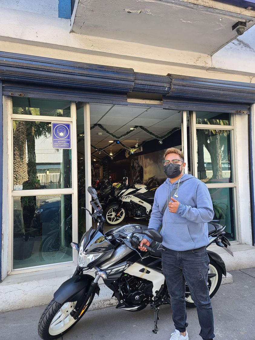 Entrega de motocicleta - Motos en Bajaj la Viga, Iztacalco, CDMX.