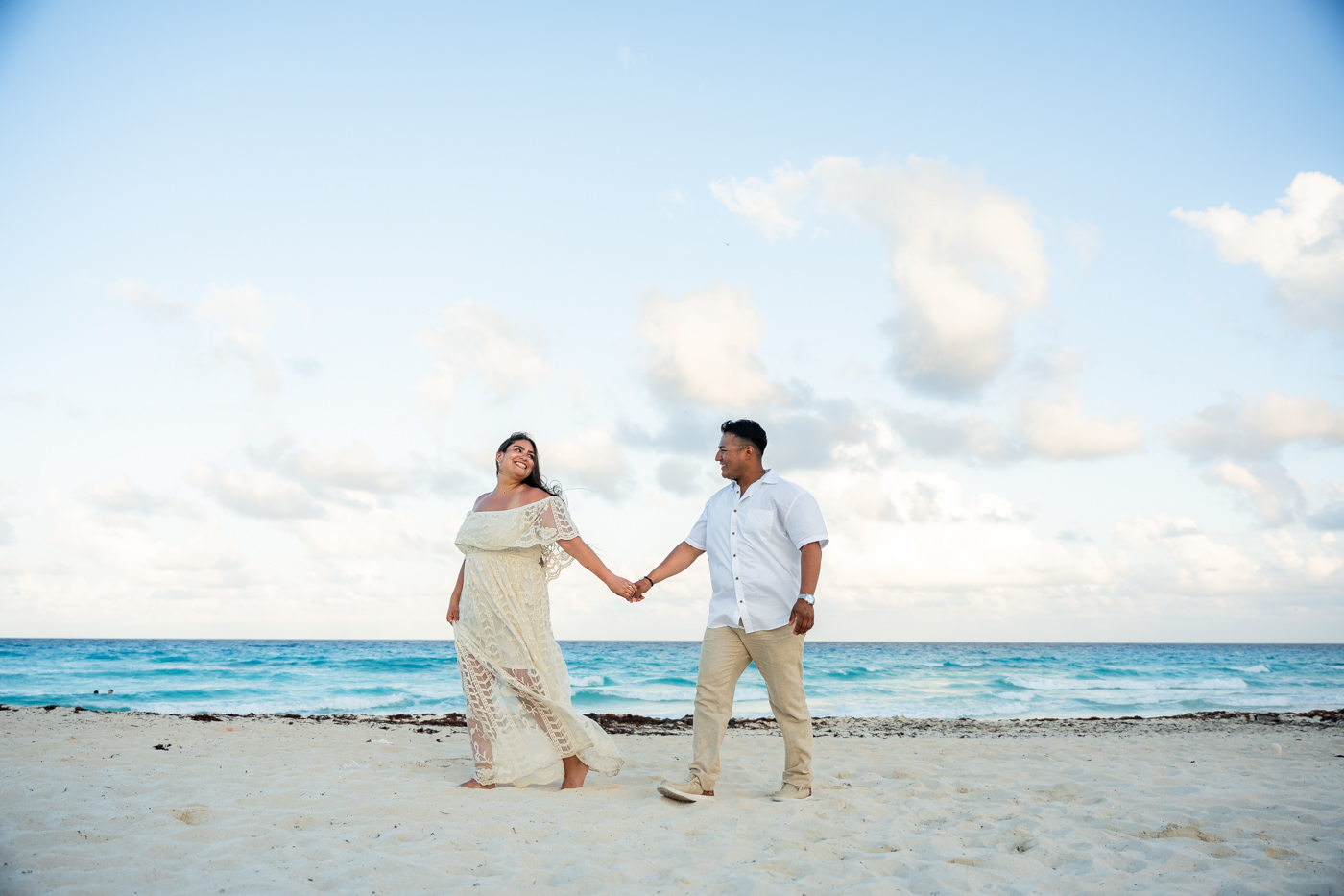 https://0201.nccdn.net/1_2/000/000/148/d55/romantic-mariachi-proposal-in-cancu%CC%81n088.jpg