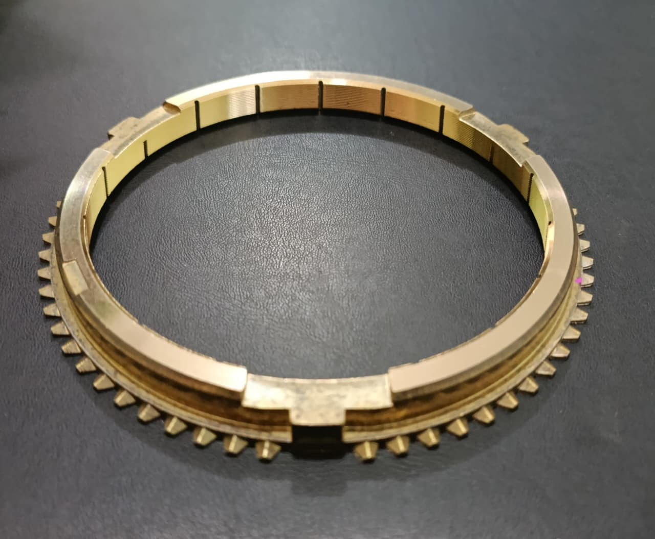 4050
BRONCE RAYADO
2DA
$420