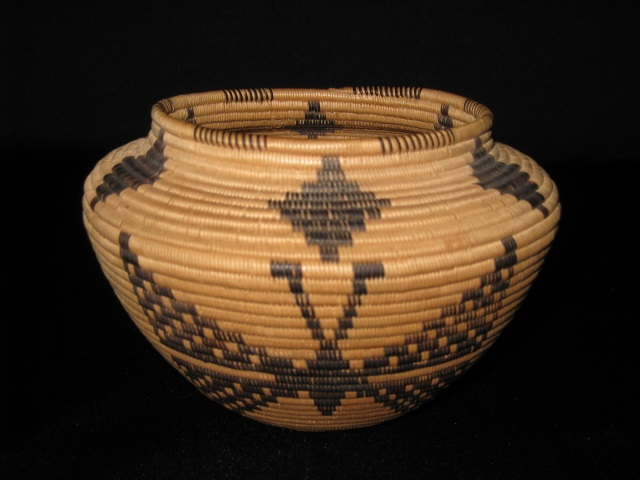 PRODUCT PROFILE
Product No.: 70020
Description: Panamint Olla Jar
PRODUCT NARRATIVE
• butterfly pattern
• willow, devil's claw
• 3-rod foundation 
• size H, 4" Diam. 4"