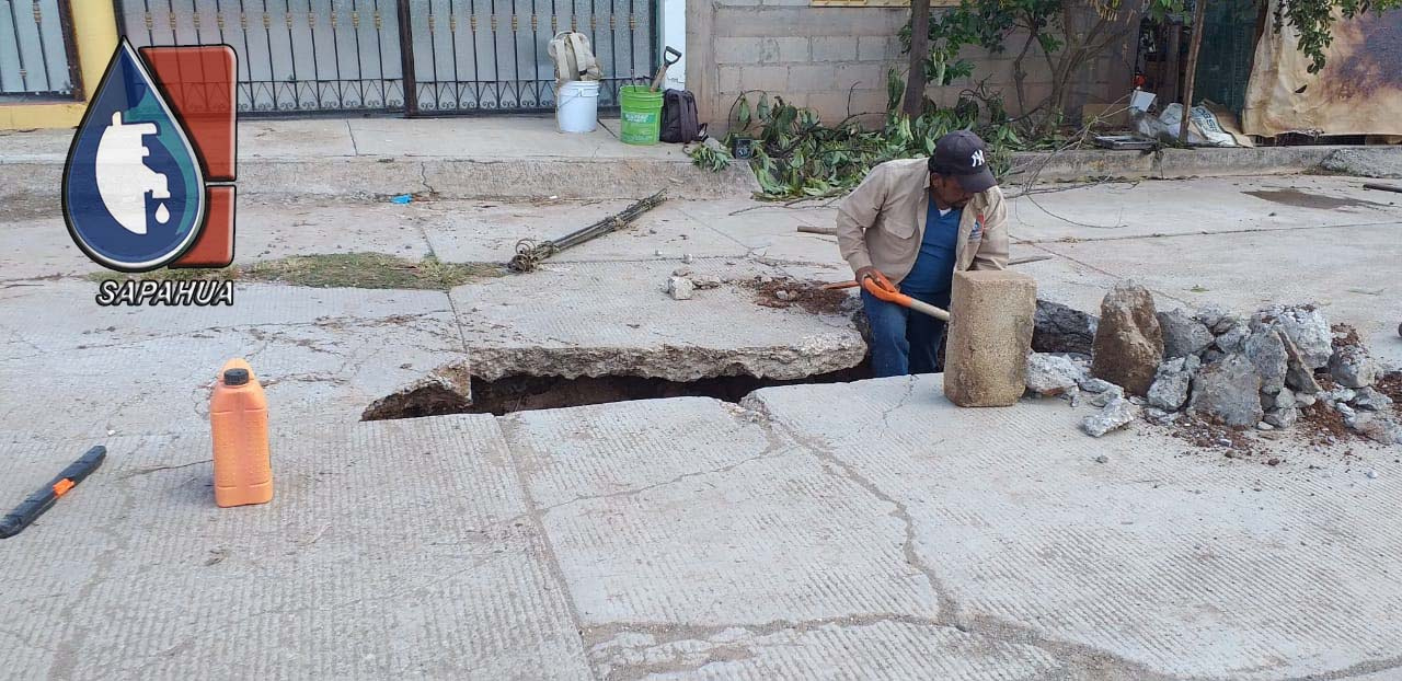 EXCAVACIÓN  PARA REPARAR TUBERÍA DE DRENAJE DE LA LINEA GRAL. AV. SAN MIGUEL, COL. SAN MIGUEL
