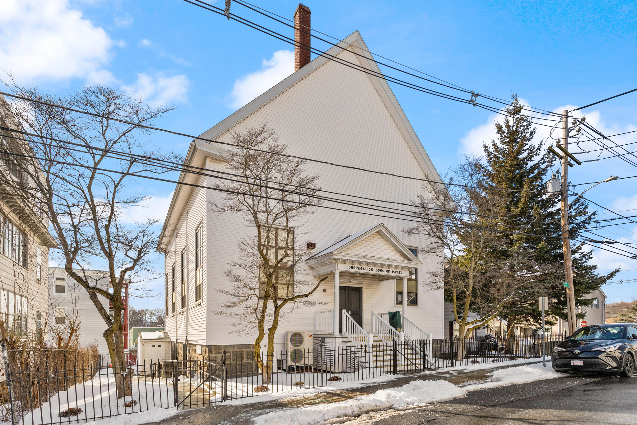 https://0201.nccdn.net/1_2/000/000/14b/235/0-park-st-peabody-ma-01960-usa-011-012-03-exterior-front3-mls_si.jpg