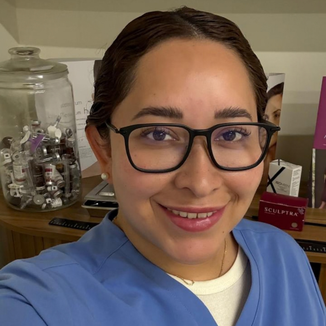 Dra. Elizabeth Romo Godoy - maestria en medicina estetica certificada