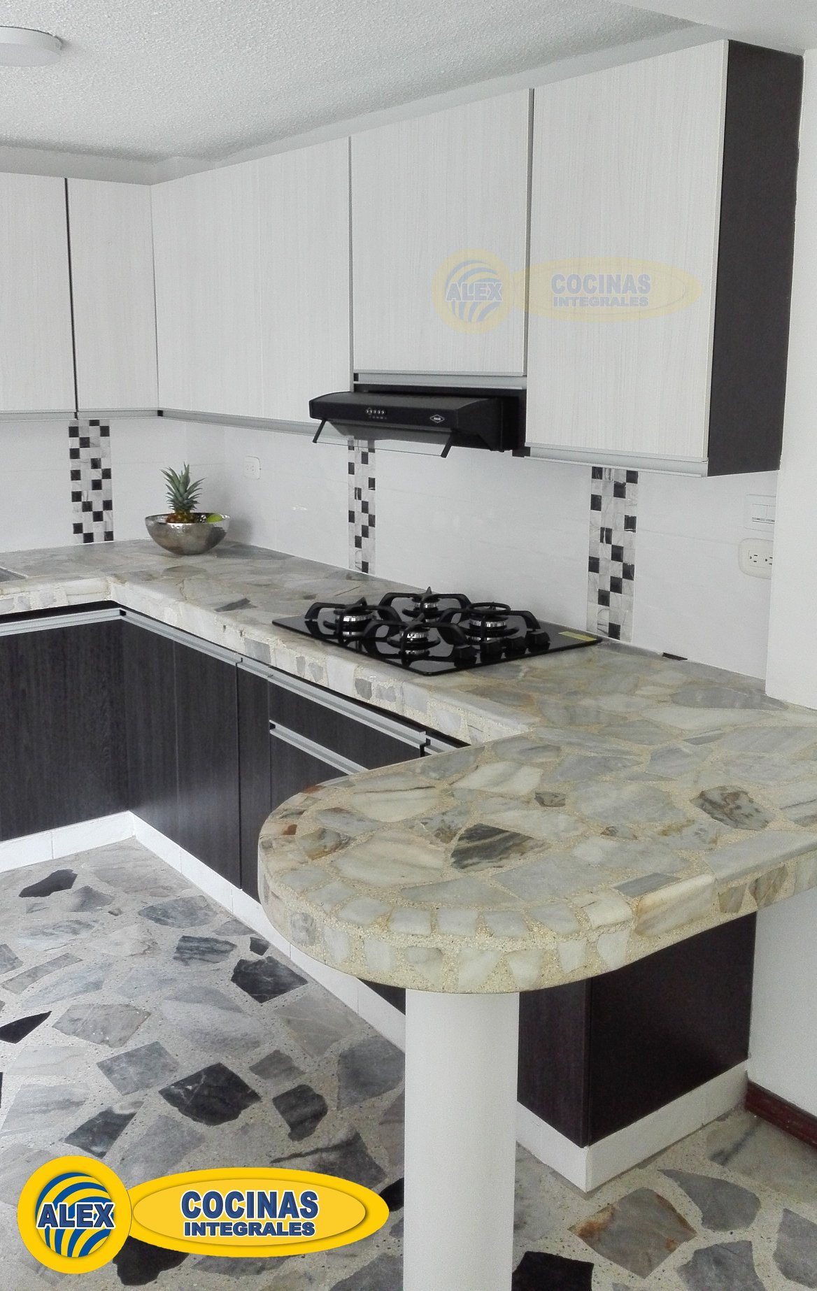 Cocina en L colores Volcano y Glacial con manija perfil aluminio