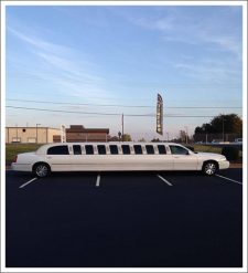 Image of tinted limousine||||