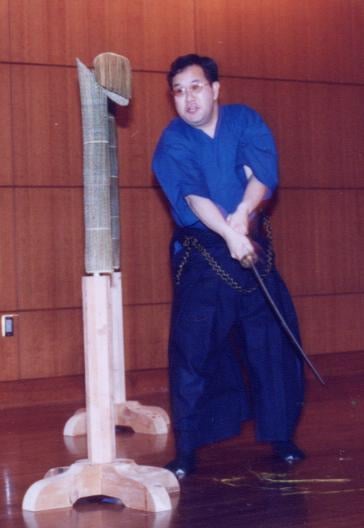 Jay Mijares performing a demonstration in October 1999.