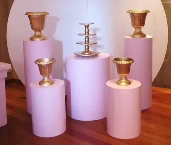 Kit de 5 Mesas Cilindricas
FORRADO EN TELA DEL COLOR
Medidas:
Principal 60, 5D X 80CM Altur
Mediana 40, 5D X 1,02 M Altura .
Pequeña 40, 5D X 58 CM Altura.
$ 200.00