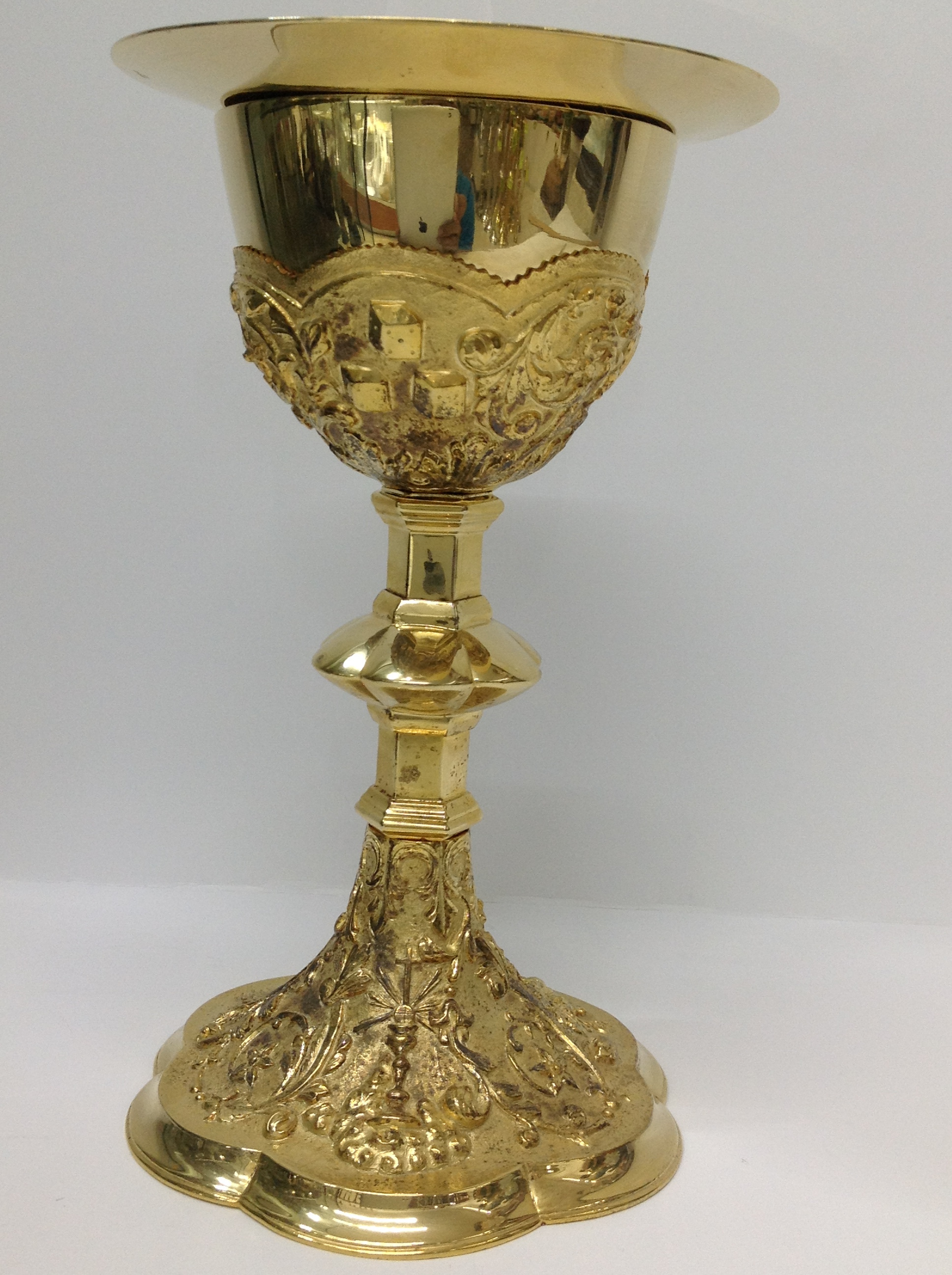 CALIZ DE PLATA EN CHAPA DE ORO

preguntar por existencias.