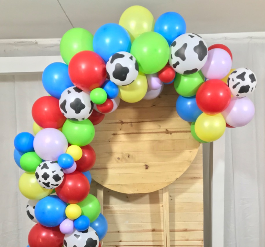 Circulo Efecto 3D Enchapado con Caballete
Alto 2.20
Diametro 1m
$50.000