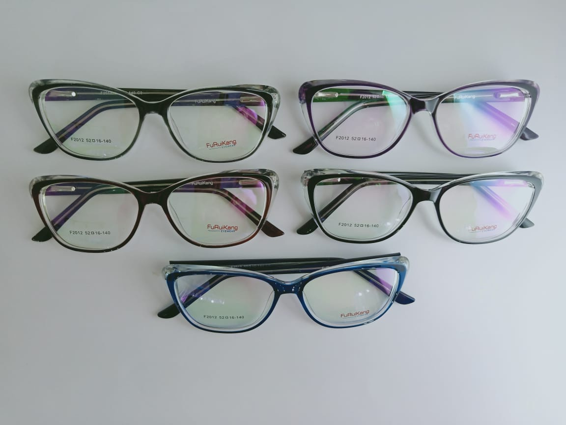 Modelo: F2012
Colores: Azul, Negro, Cafe, Negro transparente y Morado