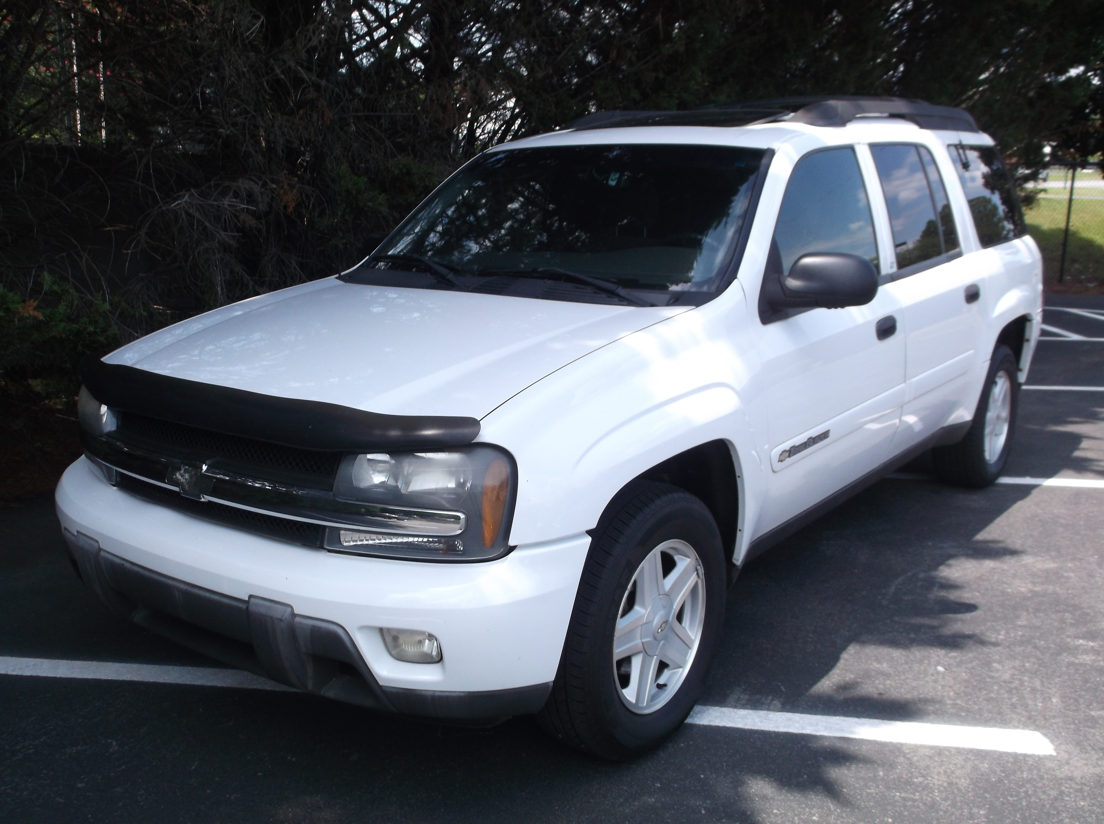 https://0201.nccdn.net/1_2/000/000/14c/b1c/2003ChevroletTrailblazerEXTWhite_0001-4608x3440.jpg