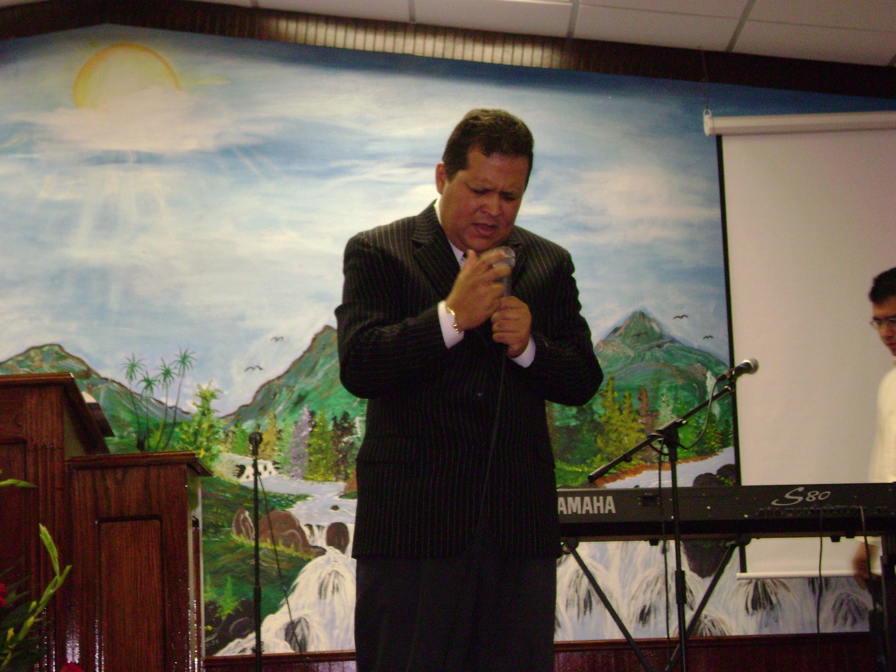 https://0201.nccdn.net/1_2/000/000/14d/452/Praying-for-membership-3072x2304.jpg