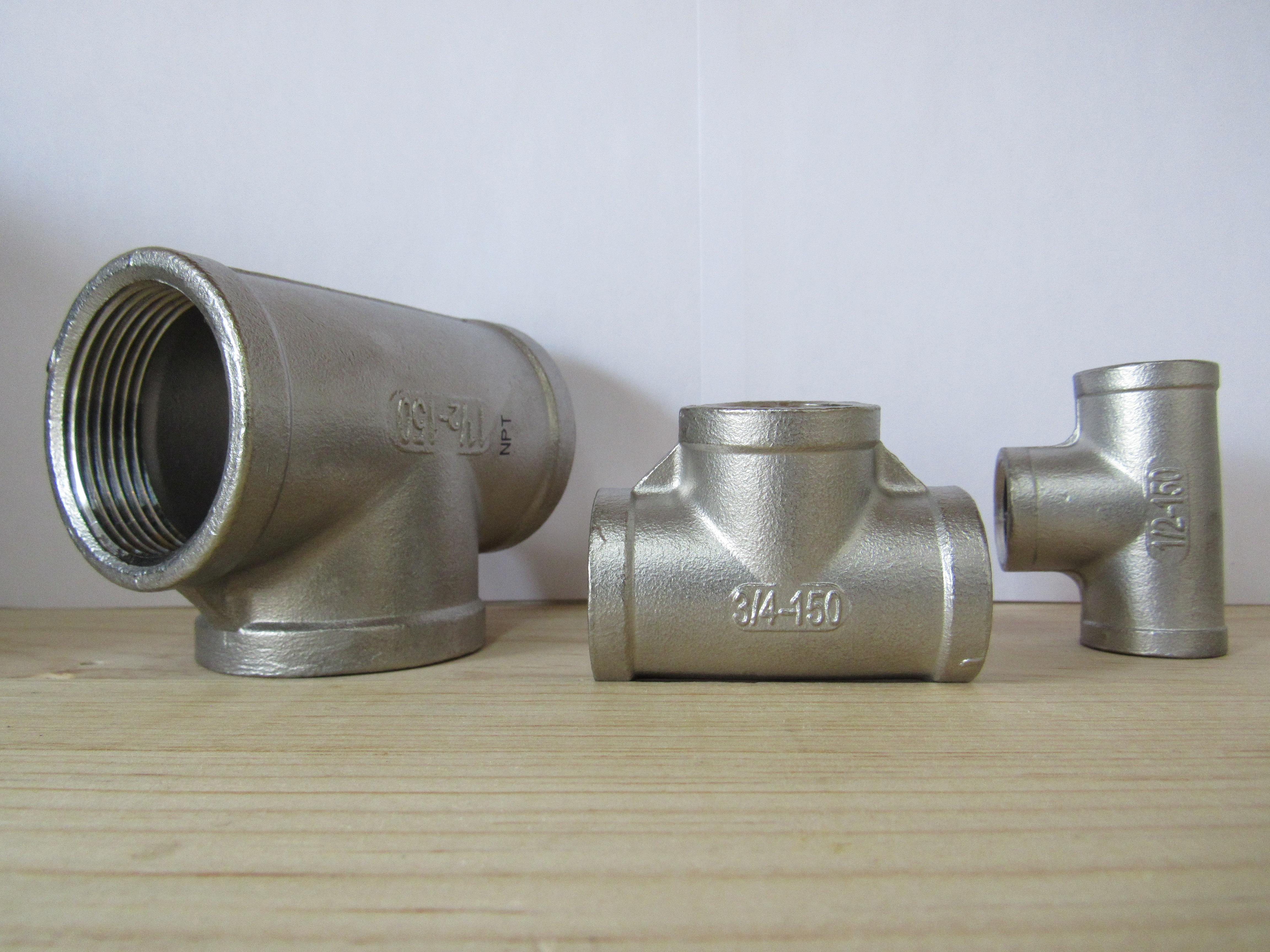 TEES ROSCADAS INOXIDABLE 150 LBS ROSCADAS
