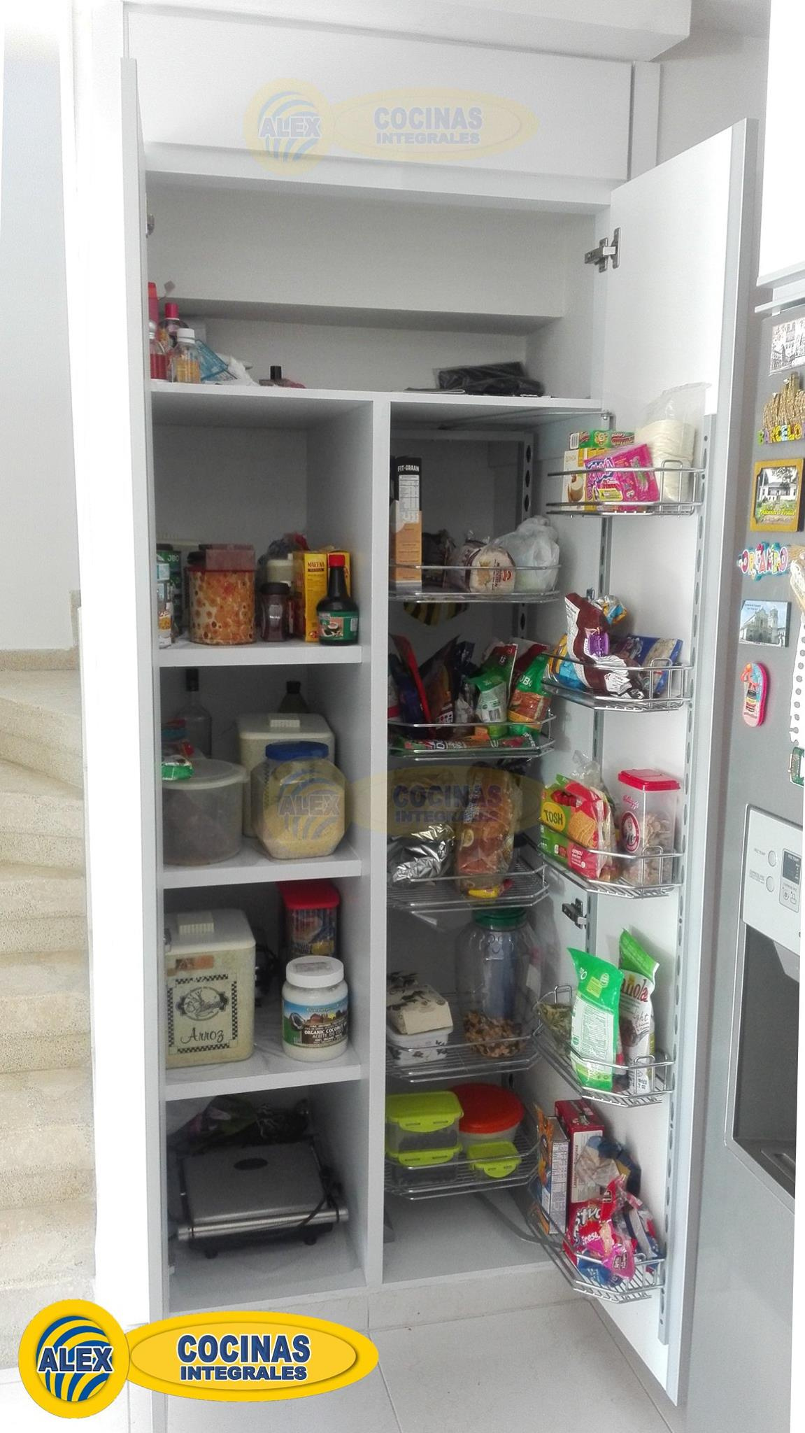 Alacena color Blanco Alto Brillo con manija perfil aluminio y canastilla abatible