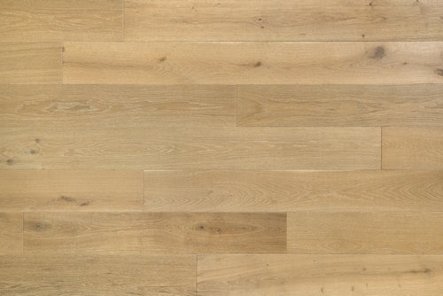 Valensole Collection Alpine
LUXURY FLOORING
5/8” x 7.5” - 4MM TOP LAYER - LENGTHS TO 6.23’
60% FULL LENGTH
EUROPEAN WHITE OAK