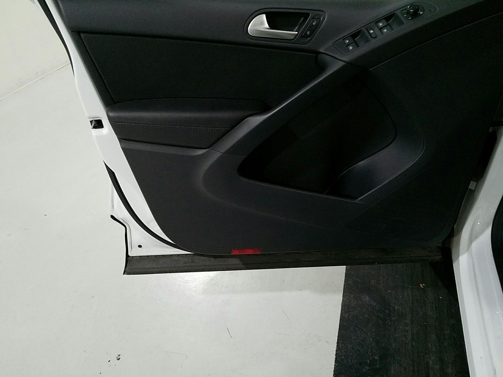 DRIVERDOORPANEL