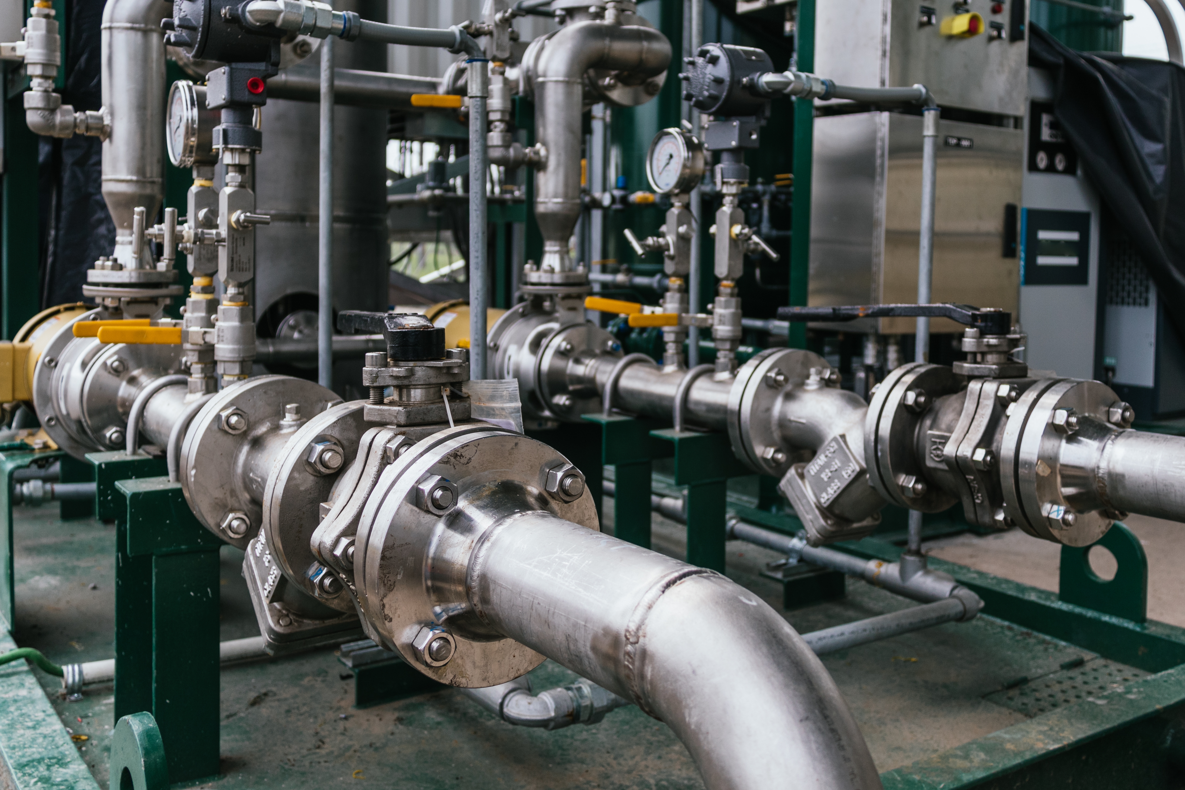 <a href="https://www.freepik.es/foto-gratis/vista-cerca-amoladora-cilindrica-concepto-industrial_10606095.htm#query=v%C3%A1lvulas%20industriales&position=3&from_view=search&track=ais">Imagen de wirestock</a> en Freepik