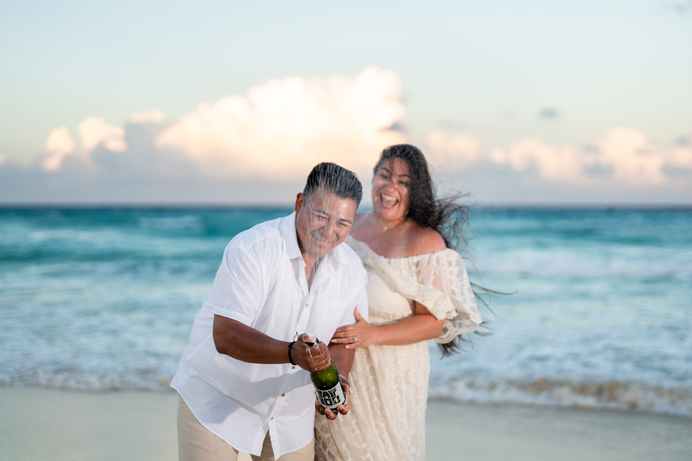 https://0201.nccdn.net/1_2/000/000/150/37b/romantic-mariachi-proposal-in-cancu%CC%81n103.jpg