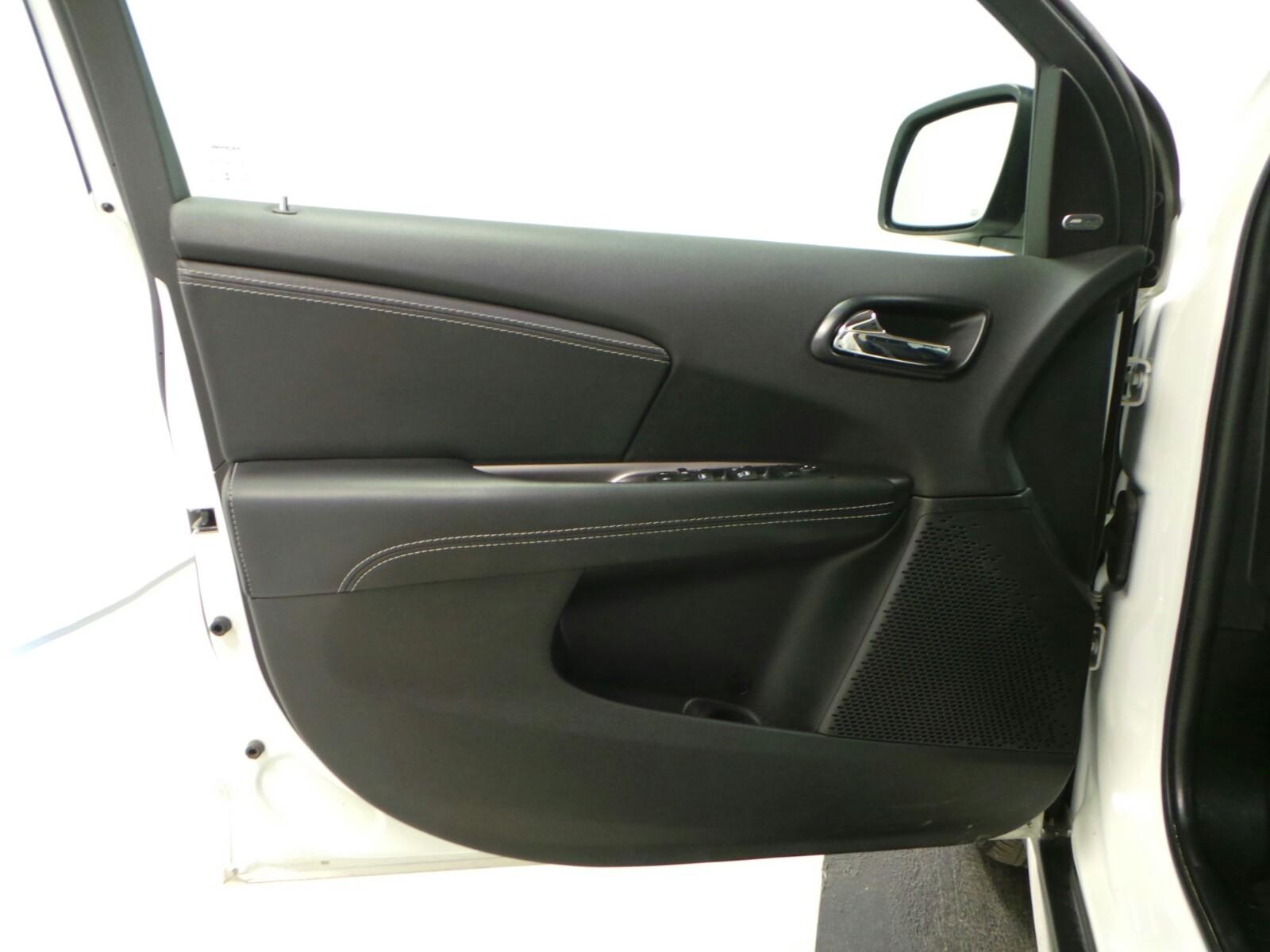 DRIVERDOORPANEL