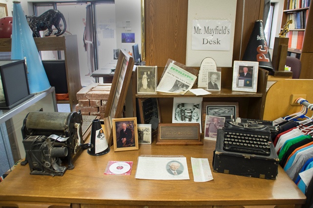 https://0201.nccdn.net/1_2/000/000/150/504/mr-mayfields-desk1-640x426.jpg