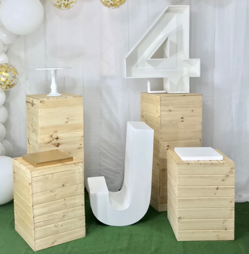 Cubos Madera Natural
Alta 1,02 M Altura .41x41cm
Pequeña 58 CM Altura.41x41cm
$ 50.000 Unidad