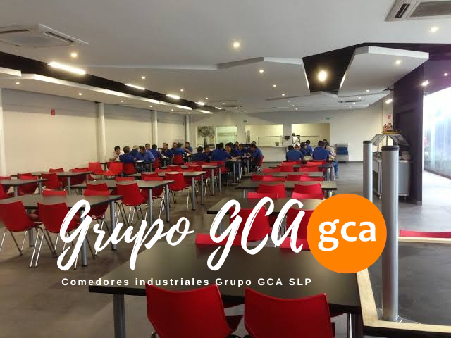 Caja de almuerzo con sándwich de verduras, ensalada fresca y bolsa de granola, etiquetada como 'Box Lunch Alternativa Deliciosa'.