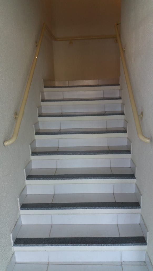 Escada  (acesso aos apartamentos)