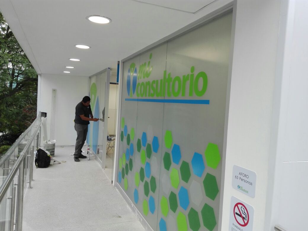 Cancelería en Farmacia San Pablo.