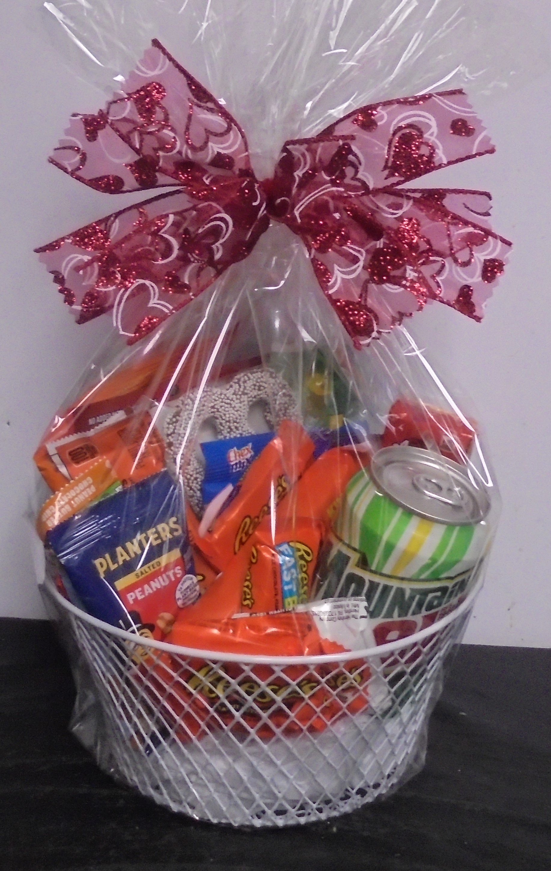 (39) "Valentine" Goodie Basket
$40.00