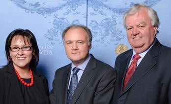 2009 - Dr. Donald F. Weaver, winner of the Prix Galien Canada 2009 Research Award, 
with The Honourable Leona Aglukkaq, Minister of Health (left), and Dr. Jacques Gagné, 
Prix Galien Canada Jury President (right).