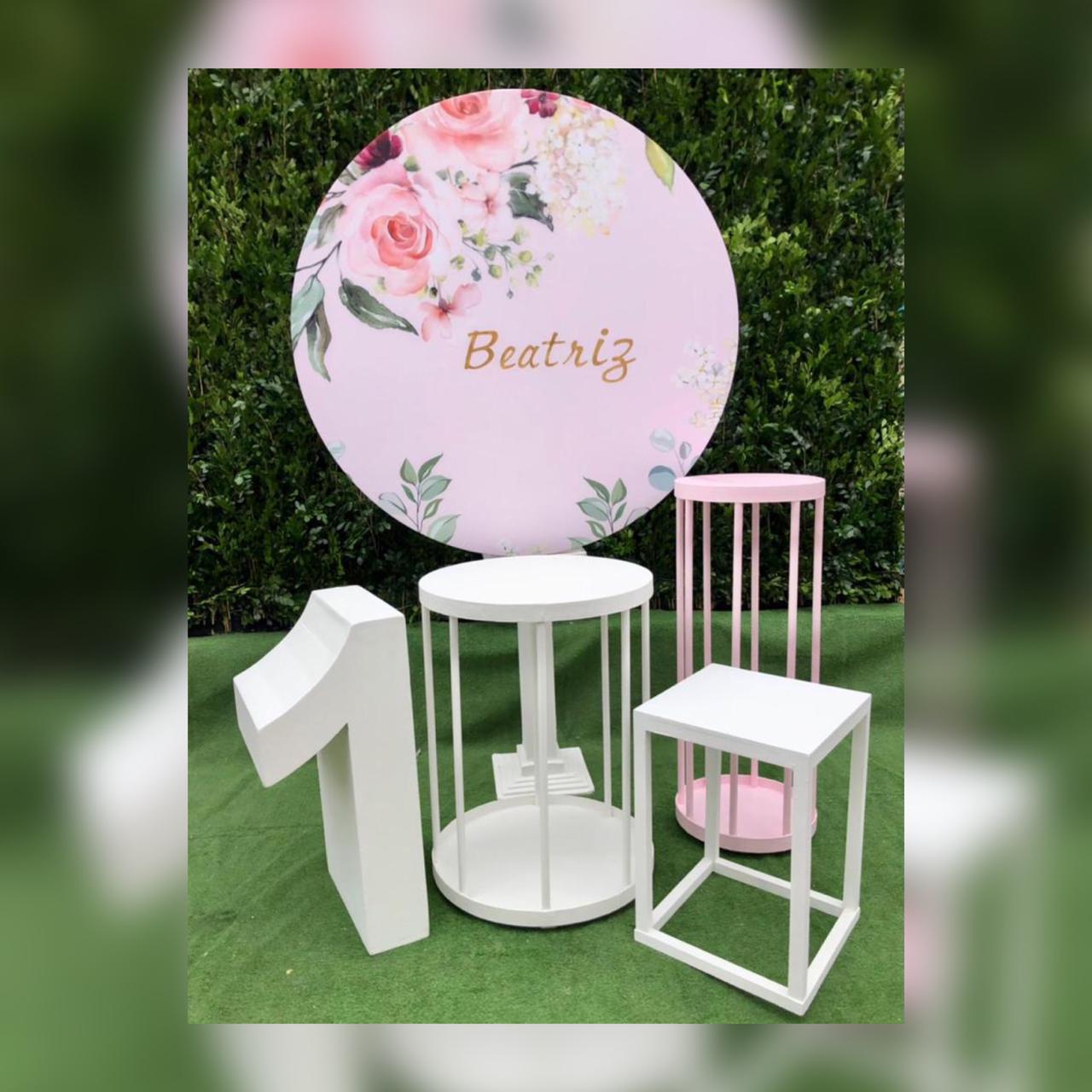 Circulo Efecto 3D Flores con Caballete
1.30m diametro x 2.20cm Altura
$80.000
Incluye Mensaje personalizado