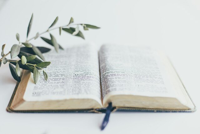 https://0201.nccdn.net/1_2/000/000/153/4d5/liberty-united-church-bessemer-city-nc-opened-bible.jpg