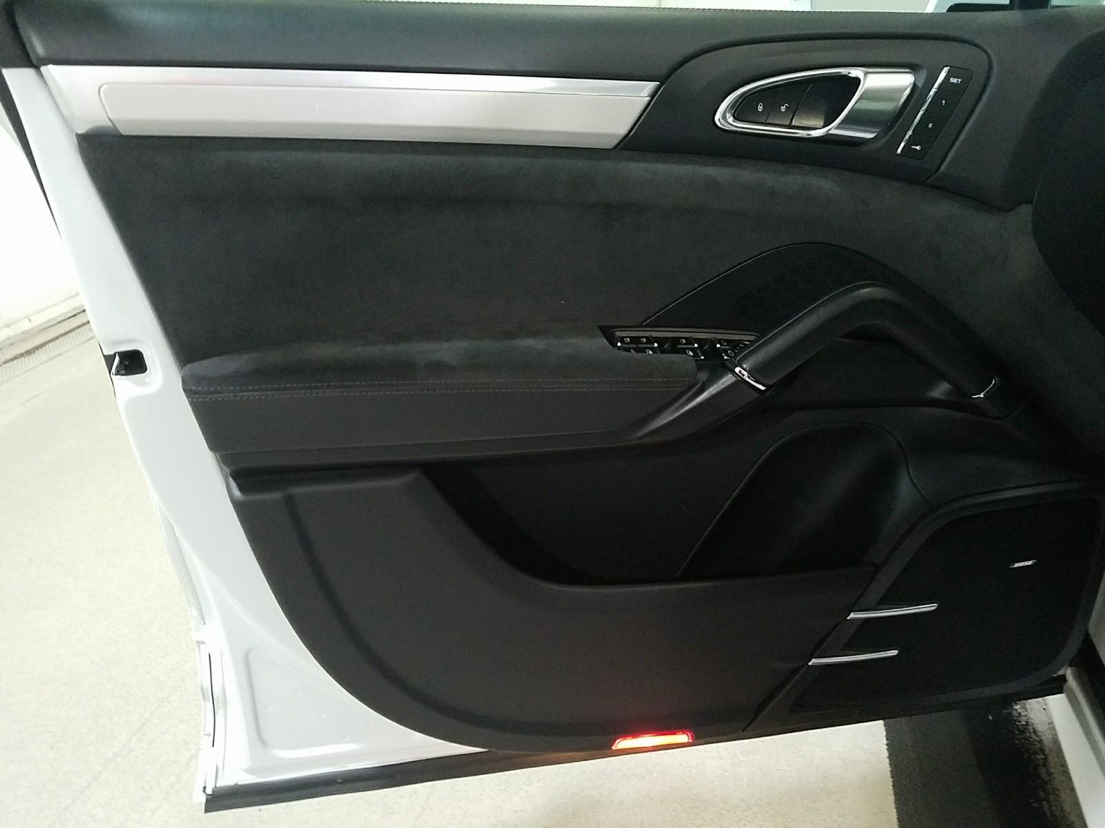 DRIVERDOORPANEL