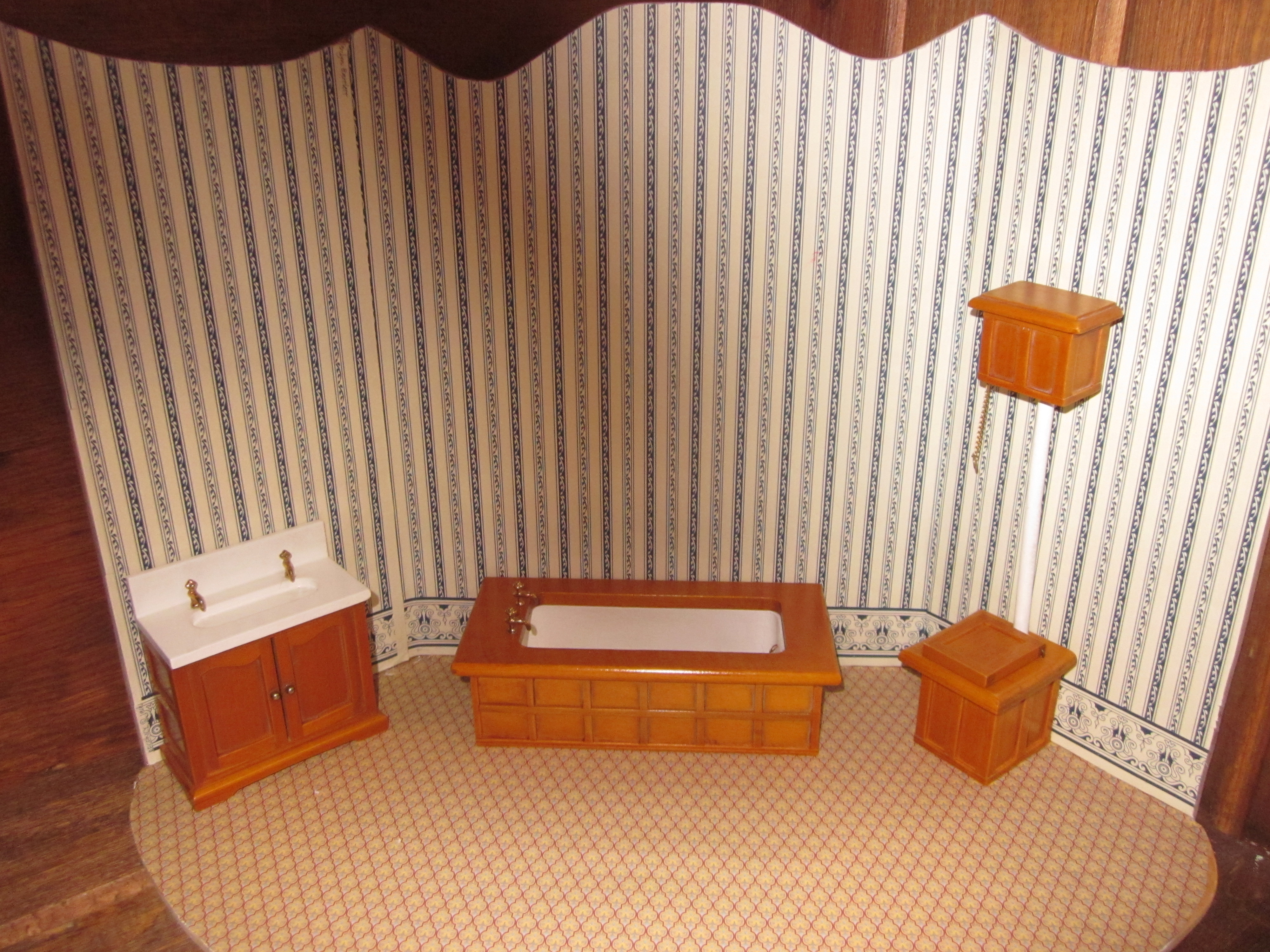 WALNUT VICOTRIAN BATHROOM SET 3