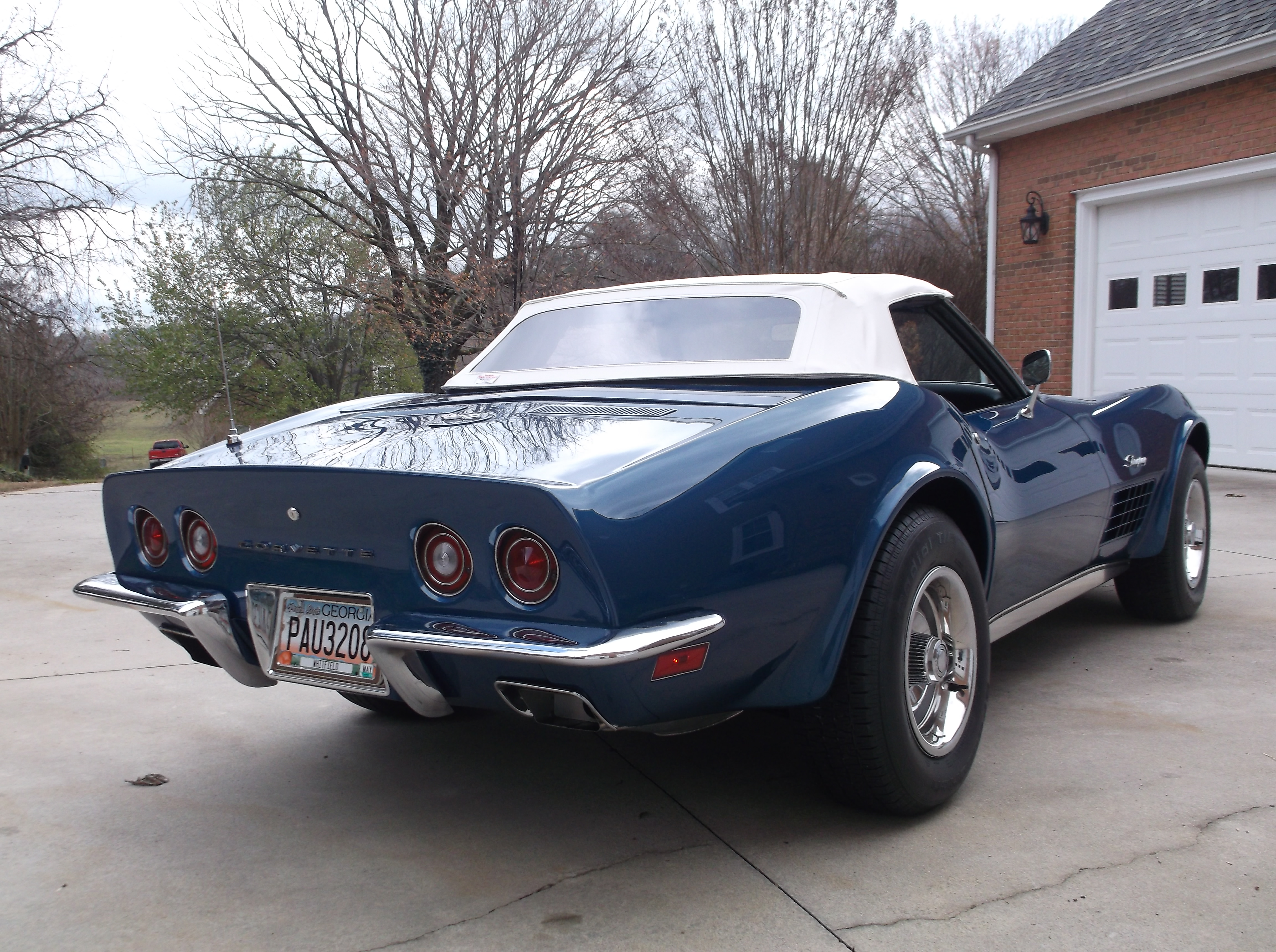 https://0201.nccdn.net/1_2/000/000/153/8bc/1970CorvetteConvBlue4spd_2017-03-14_0123.JPG