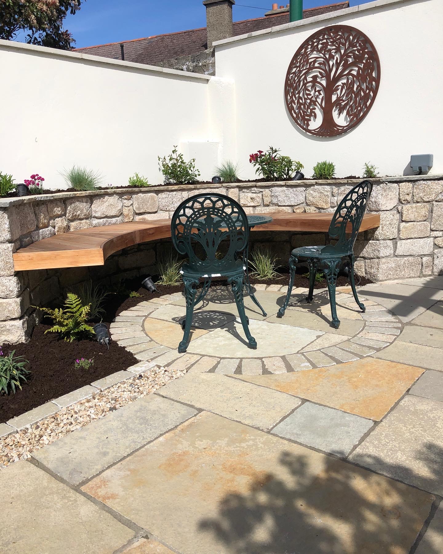 Built in Circular Seat in Natural Garden Design 