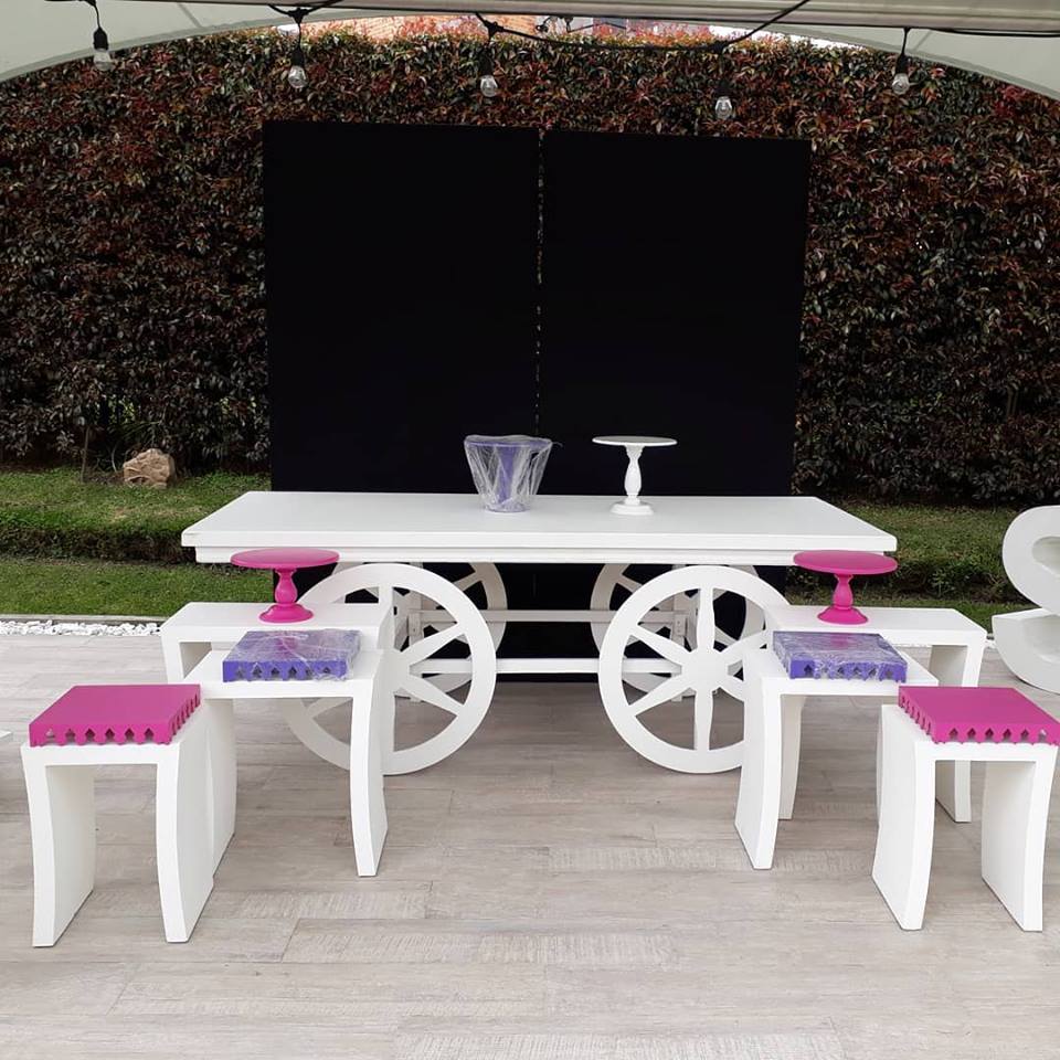 Carreta Sin Techo
$ 130.000
Medidas:
Altura 80cm
Largo 2.20m
Profundidad 92cm
Aux Recta Blanca $ 50.000
Aux Recta Blanca Peq $ 50.000