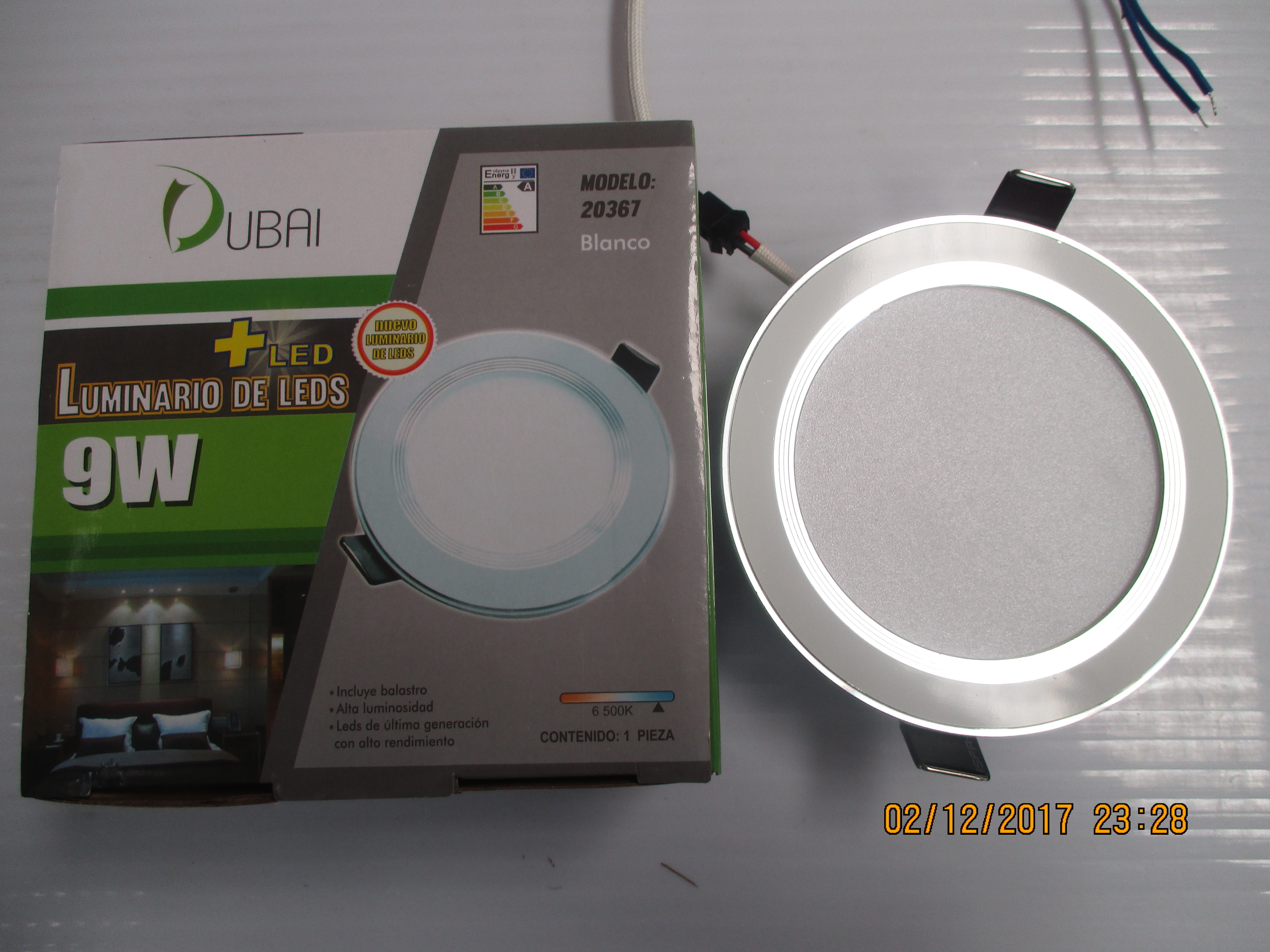 LUMINARIO DE LED 9W BLANCO CON PLATA 
CÓDIGO: 20387
MARCA: DUBAI