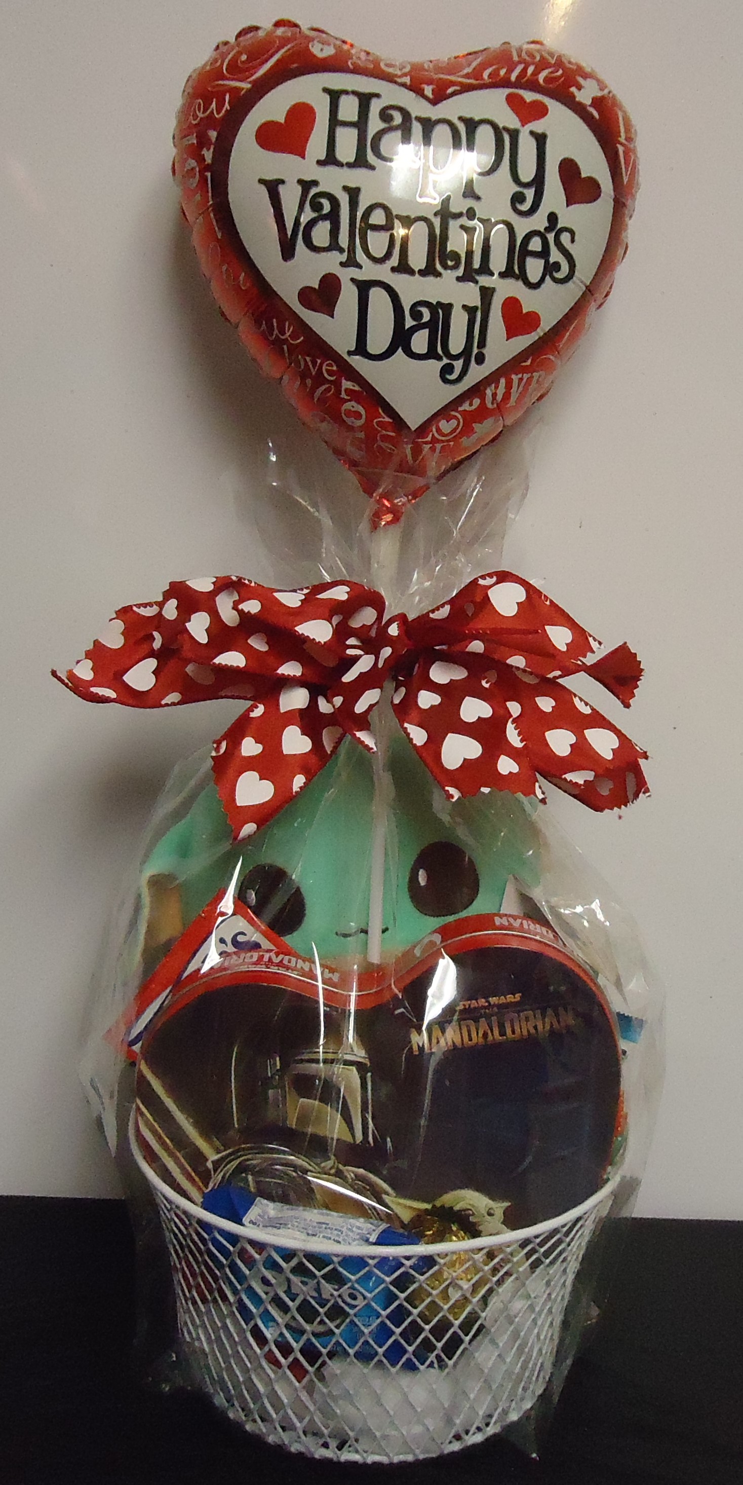 (14B) Mandalorian Plush
W/ Candy Heart Box & Balloon
$40.00