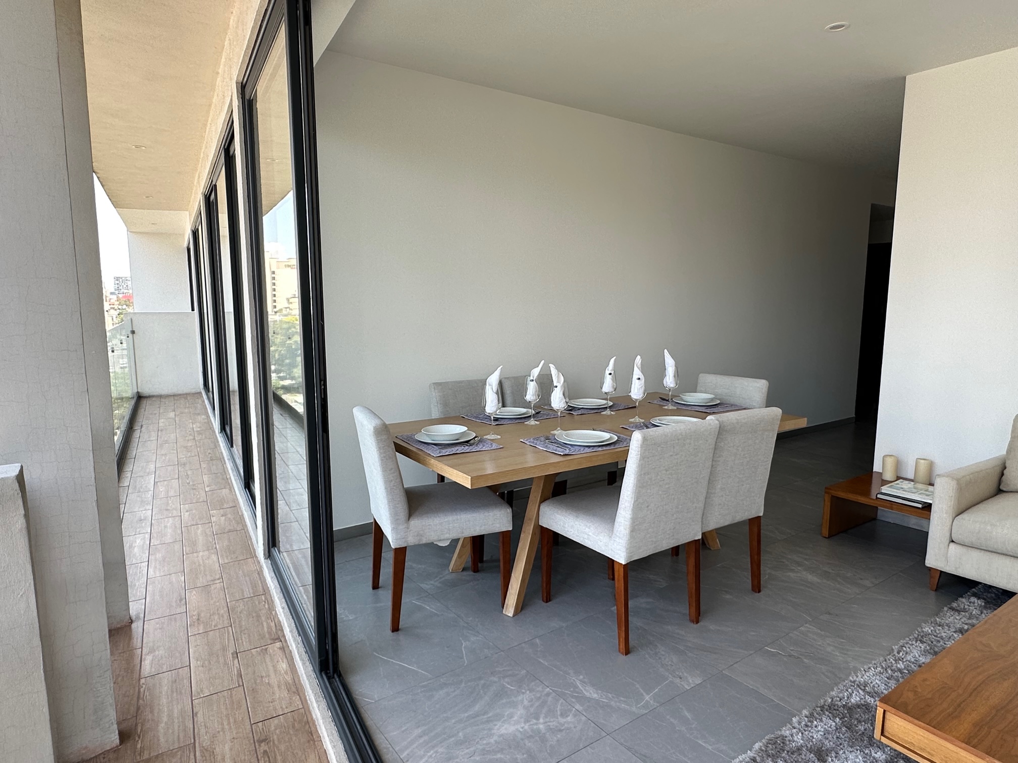 https://0201.nccdn.net/1_2/000/000/154/94e/comedor-balcon.jpg