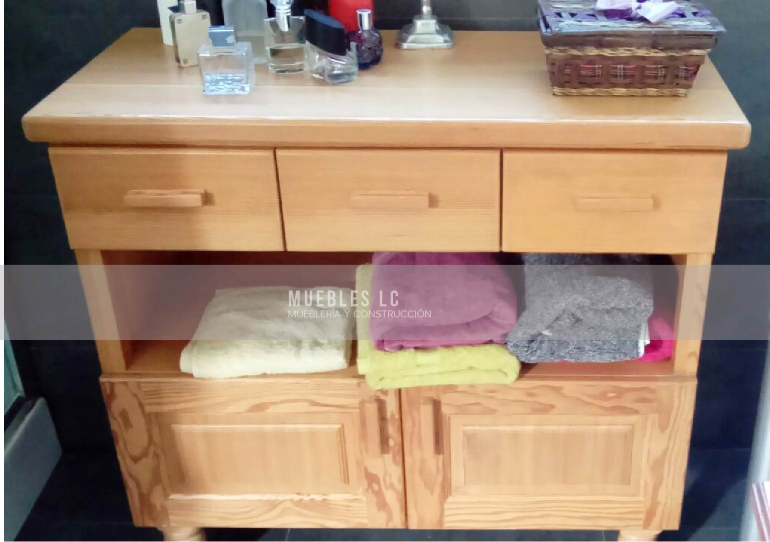 FABRICA DE MUEBLES LC - Vanitorios, muebles de apoyo, etc