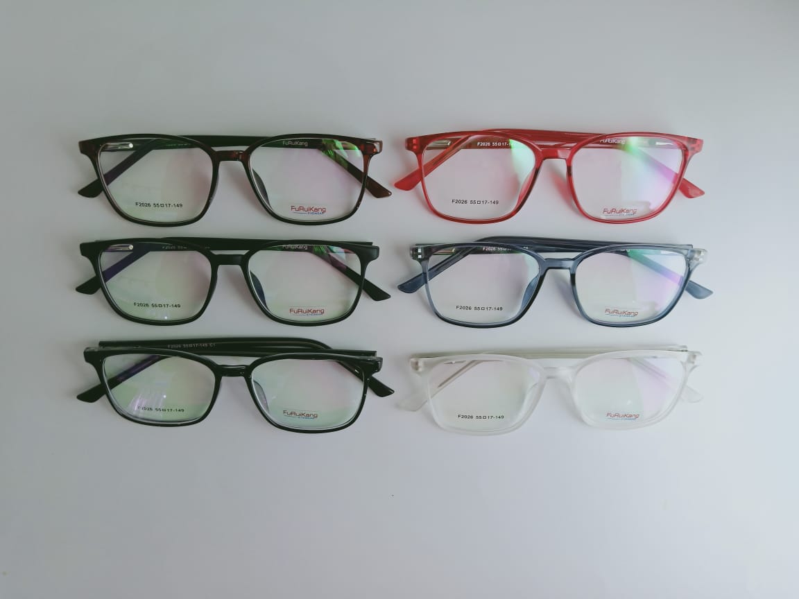Modelo: F2026
Colores: Negro brillante, Negro mate, Gris, Blanco, Rojo y Cafe