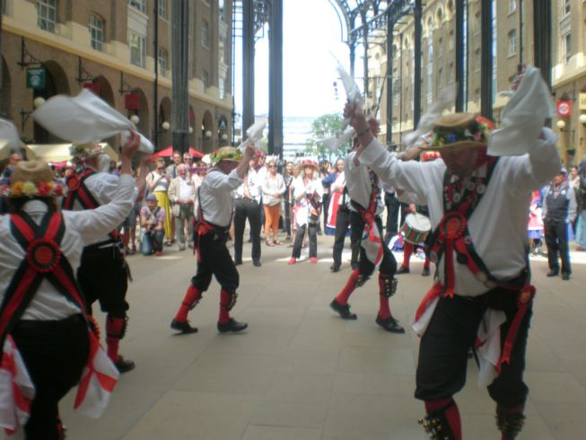 Merrydowners dancing in Hayes Galleria
