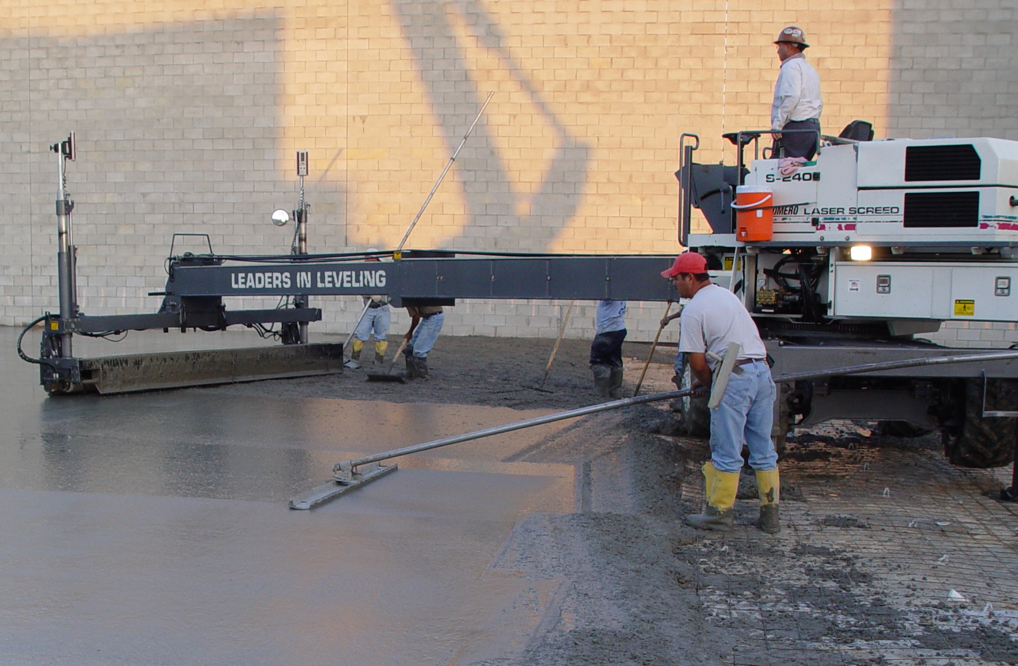 https://0201.nccdn.net/1_2/000/000/156/7f1/laser-screed.jpg