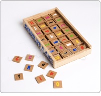 Abecedario de Colores
$254.00
Este abecedario es recomendable para iniciar jugando con la enseñanza de la lectoescritura. Propicia el desarrollo de:
Atención.
•Discriminación visual.
•Ubicación en el espacio.
•Clasificación de objetos por su forma y sonido.
•Asociación de grafemas con fonemas.
•Composición de sílabas, palabras y frases.
•Orden y responsabilidad.
