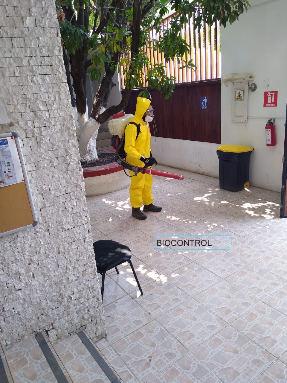 Biocontrol-control de voladores en el exterior.
