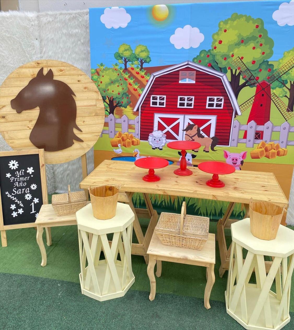 Pared Granja Personalizada
Altura 2.20m X 2.08m
$ 180.000