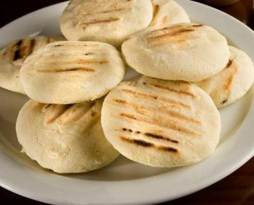 https://0201.nccdn.net/1_2/000/000/158/6b4/arepas-de-maiz-para-asar-y-rellenar-congeladas-D_NQ_NP_725017-MCO27363178766_052018-O-496x400.jpg