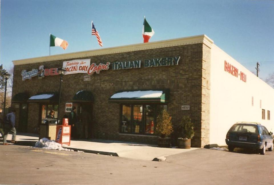 Italian Peoples Bakery - Bakery restaurant in Trenton, NJ