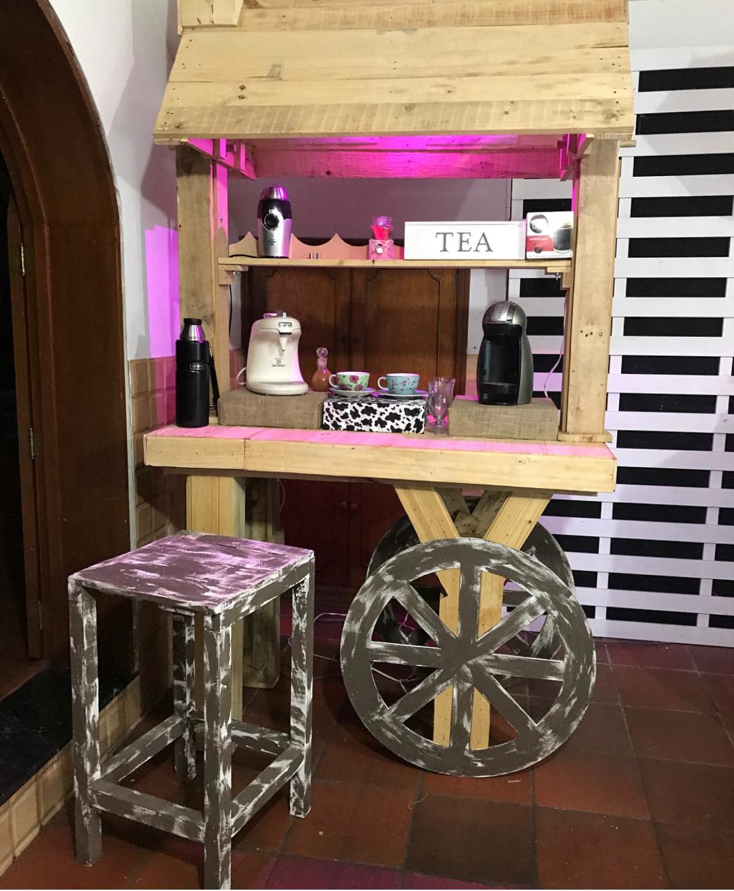 Carreta de Madera Natural 
Medidas: 1.24cm X 2.18cm 
